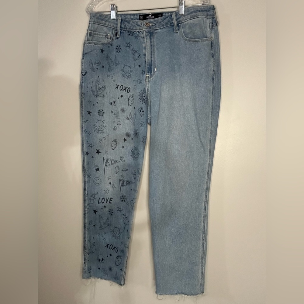 Hollister Doodle Ultra High Rise Mom Jean Light Wash